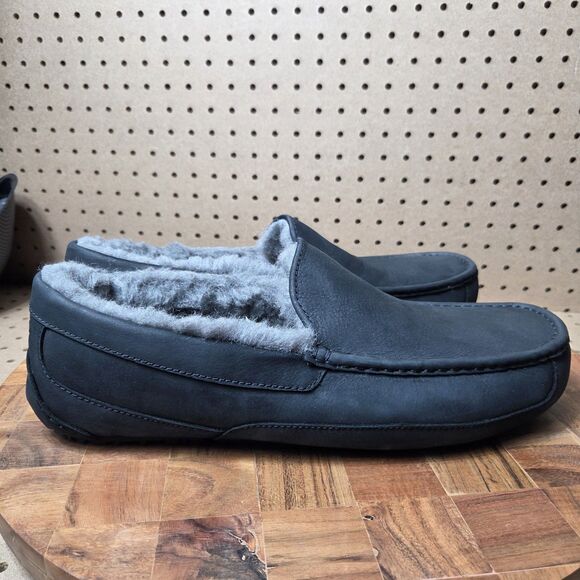 UGG ASCOT BLACK LEATHER SHEARLING LINED MOCCASIN SHOE US 17/ EU 51/ UK 16